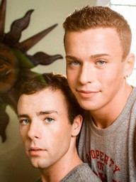 Gay Boys Oliver Hudson,Brad Chase